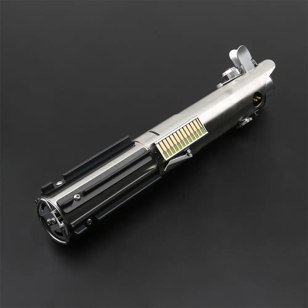 Luke Skywalker EP7 Graflex Lightsaber - Proffie 2.2, view 1